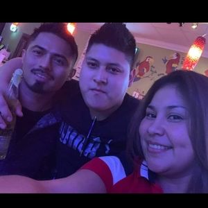 Meet your Posher, Cristián cris cruz